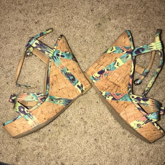 Chinese Laundry Wedges - Picture 2 of 6